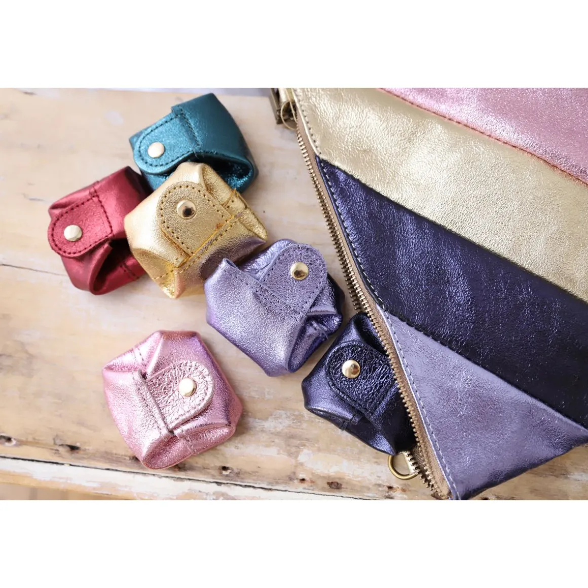 Bourse pailletée cuir violet