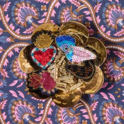 Broche sequins cœur ex-voto rose et bleu