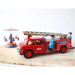 Camion de pompier en métal