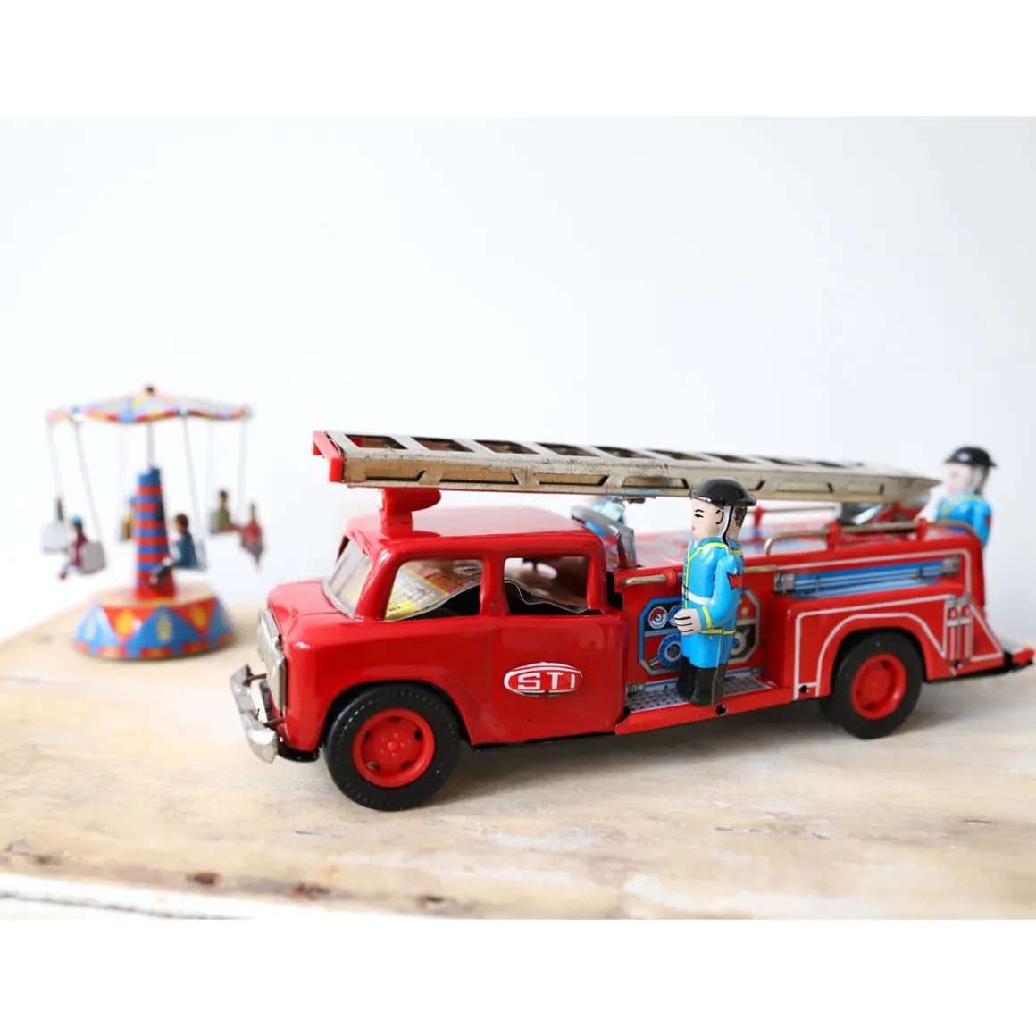 Camion de pompier en métal