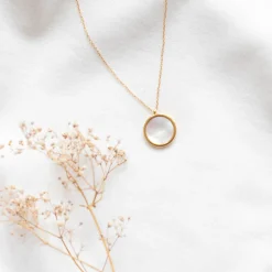 Collier médaillon nacre