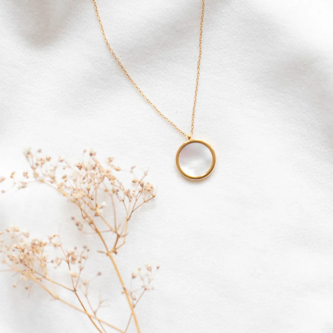 Collier médaillon nacre