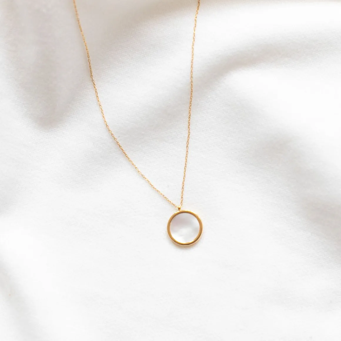 Collier médaillon nacre