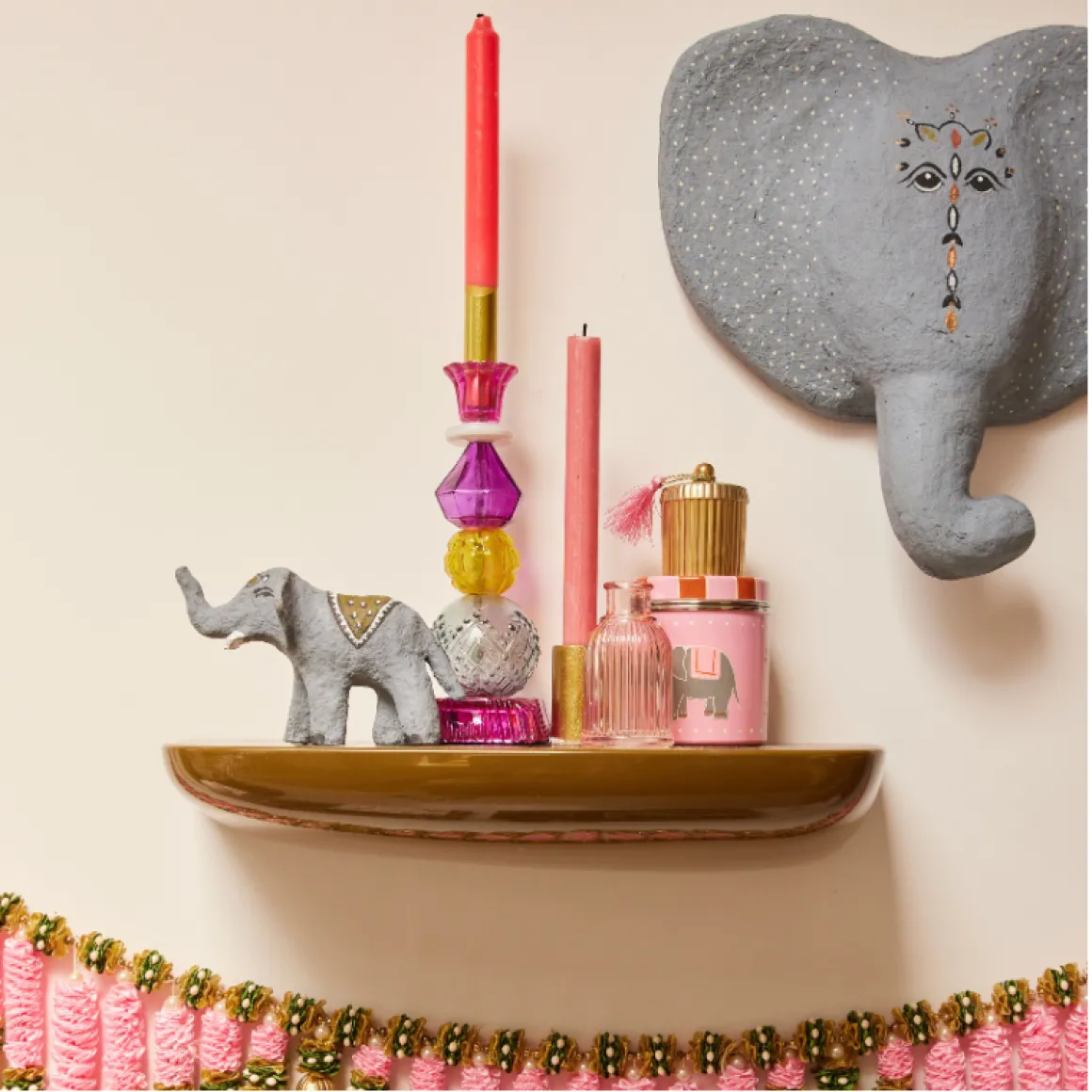 Figurine éléphant en papier mâché avec ornement rose