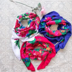 Foulard blanc à fleurs 