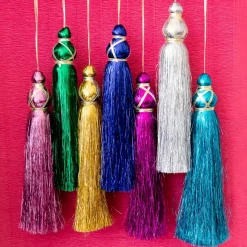 Pompon tassel rose