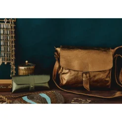 Sacoche cuir une boucle cuivre doré