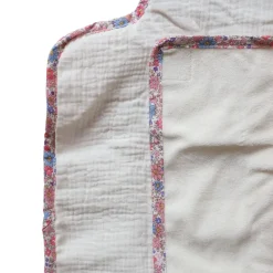 Tapis à langer nomade fleuri bleu et rose
