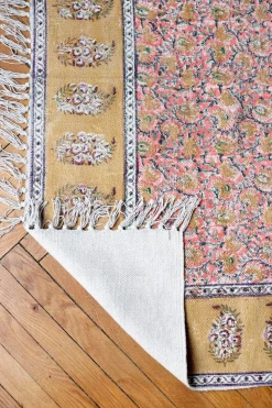 Tapis à motifs moutarde et rose 120 x 180