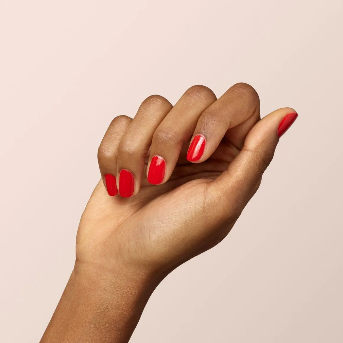 Vernis à ongles naturel rouge poppy red